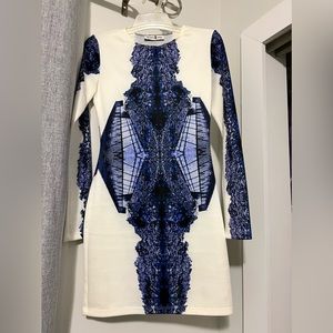 Kittenish by Jessie James Decker long sleeve dress